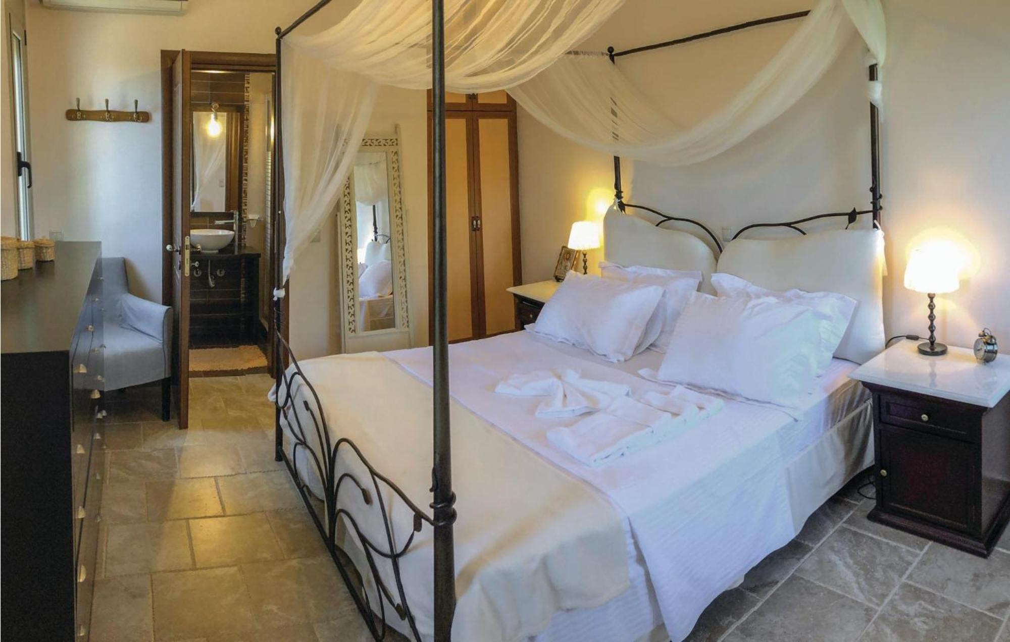 Amazing Home In Koroni With Wifi Ngoại thất bức ảnh
