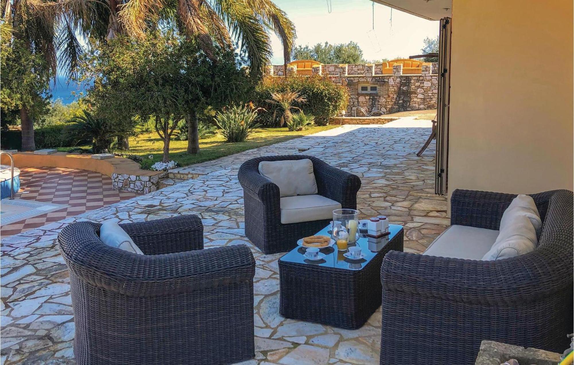 Amazing Home In Koroni With Wifi Ngoại thất bức ảnh