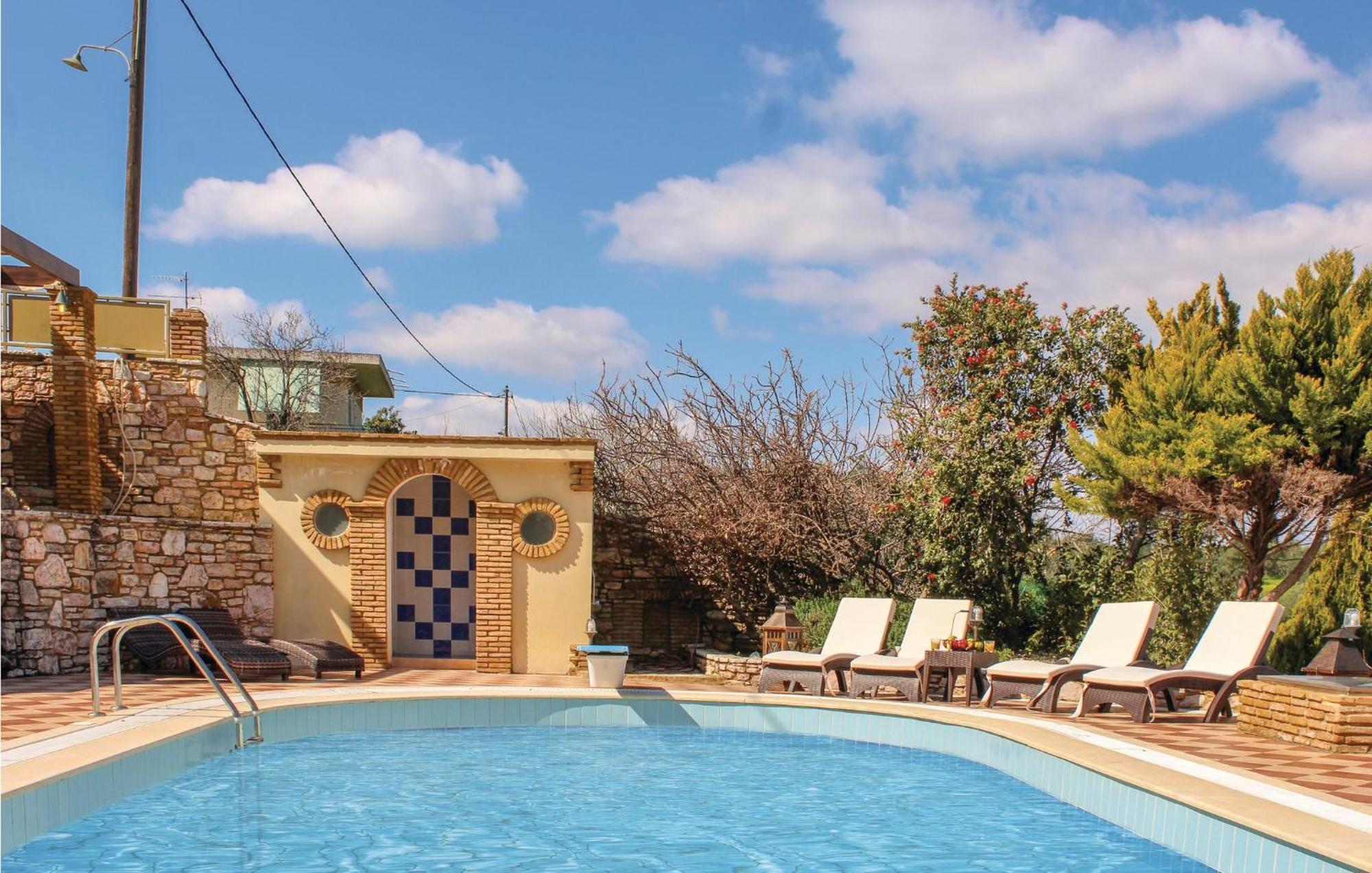 Amazing Home In Koroni With Wifi Ngoại thất bức ảnh