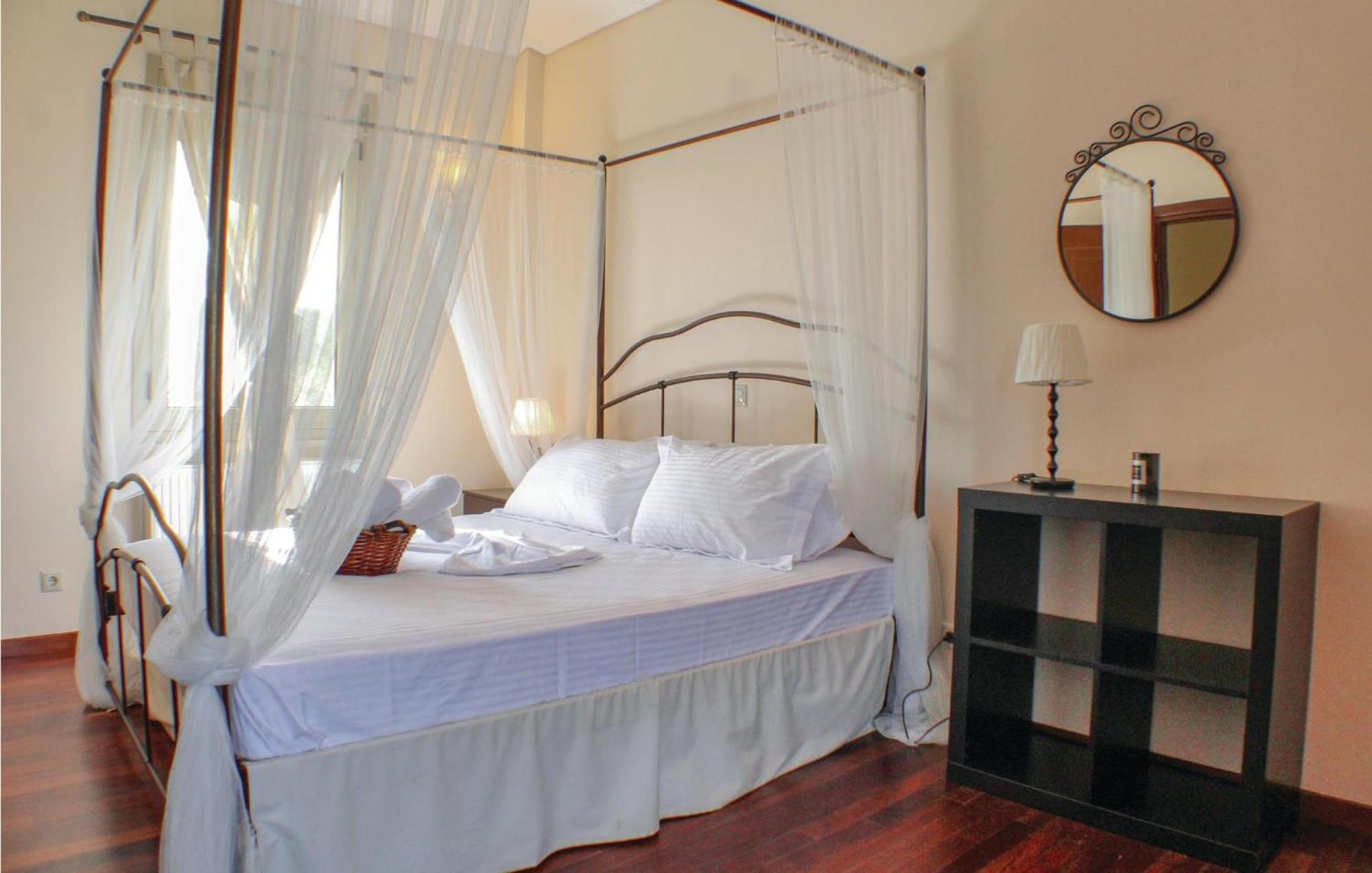 Amazing Home In Koroni With Wifi Ngoại thất bức ảnh