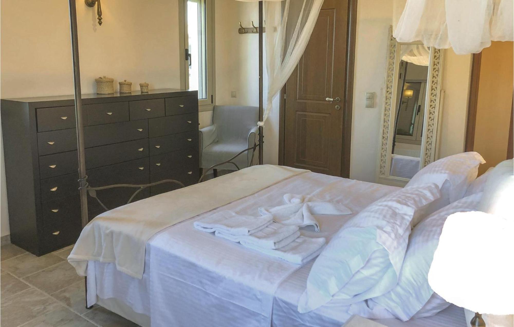 Amazing Home In Koroni With Wifi Ngoại thất bức ảnh